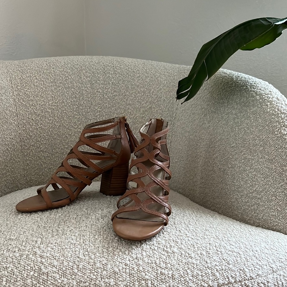 Seychelles Brand. Tan Heel. So comfy. Size 6